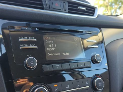 Used 2016 Nissan Rogue S FWD image 20