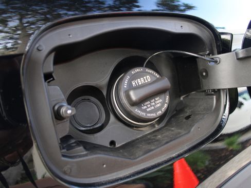 Used 2025 Mercedes-Benz GLC 350e 4MATIC image 26