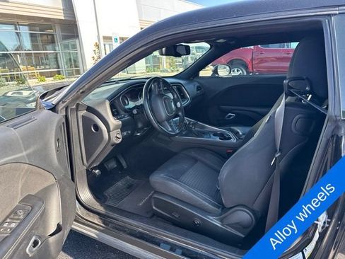 Used 2015 Dodge Challenger SXT RWD image 11