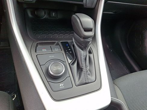 Used 2022 Toyota RAV4 LE AWD/4WD image 22