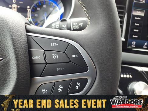 Used 2023 Chrysler Pacifica Touring-L image 19