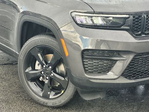 New 2025 Jeep Grand Cherokee Altitude image 6