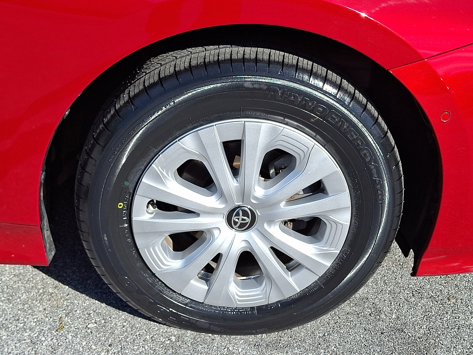 Used 2022 Toyota Prius LE FWD image 8