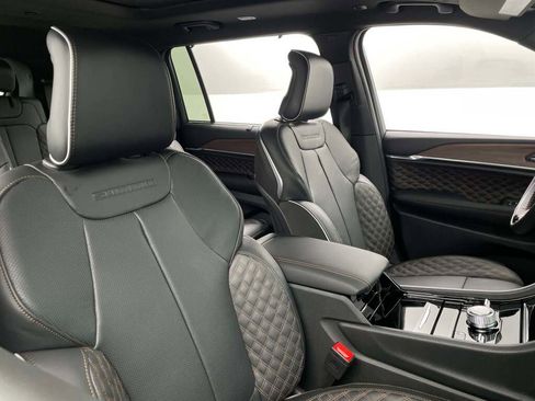 New 2025 Jeep Grand Cherokee L Summit w/ Luxury Tech Group V image 18