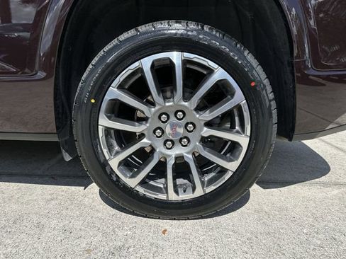 Used 2021 GMC Acadia Denali w/ Denali Technology Package FWD image 18