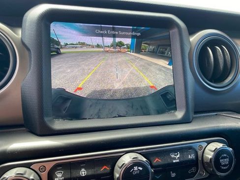 Used 2023 Jeep Gladiator Sport AWD/4WD image 26
