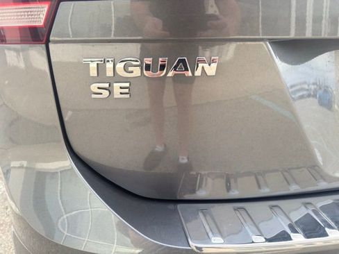 Used 2021 Volkswagen Tiguan SE R-Line image 23
