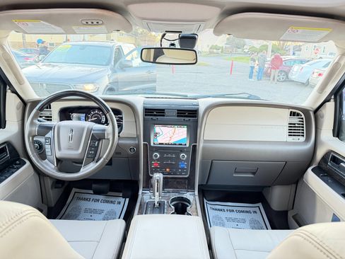 Used 2015 Lincoln Navigator L 4WD image 28