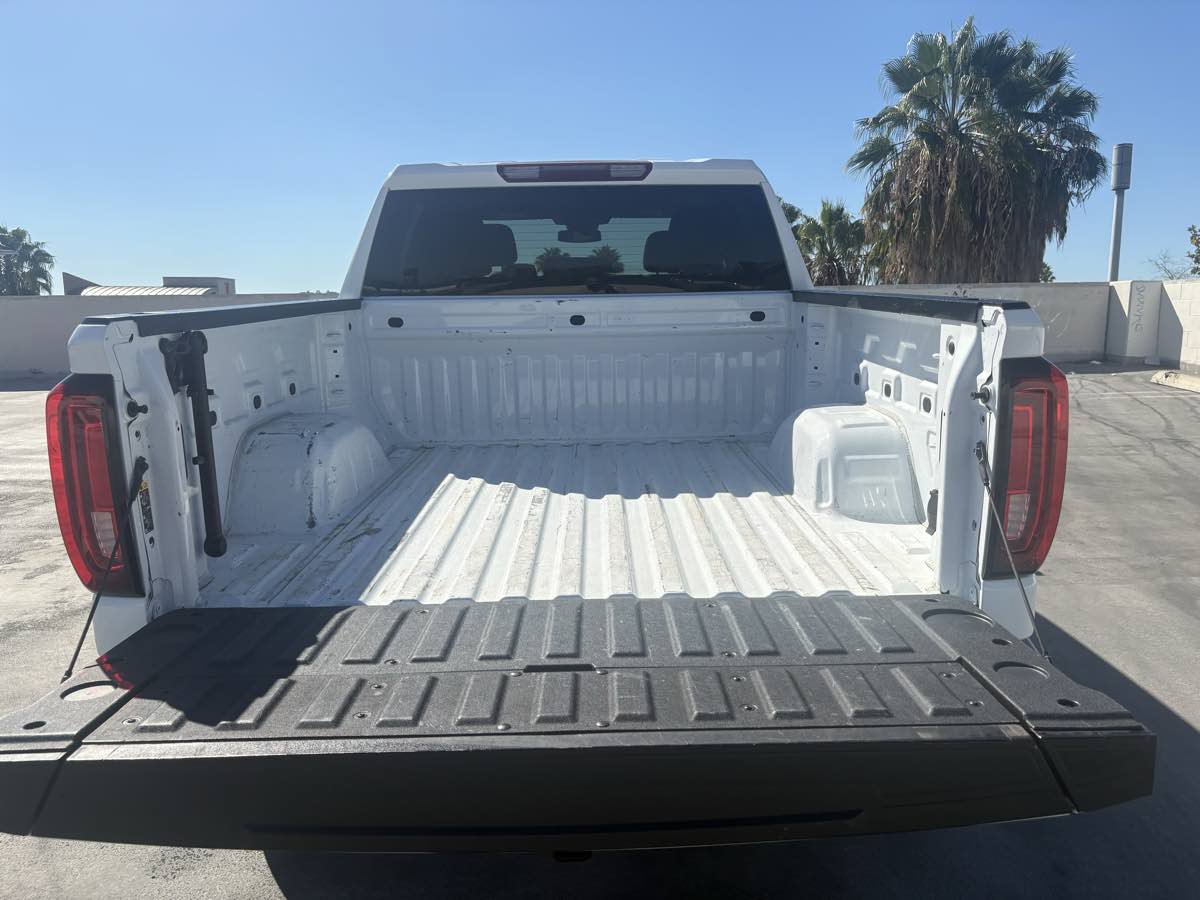Used 2025 GMC Sierra 1500 SLT AWD/4WD image 14