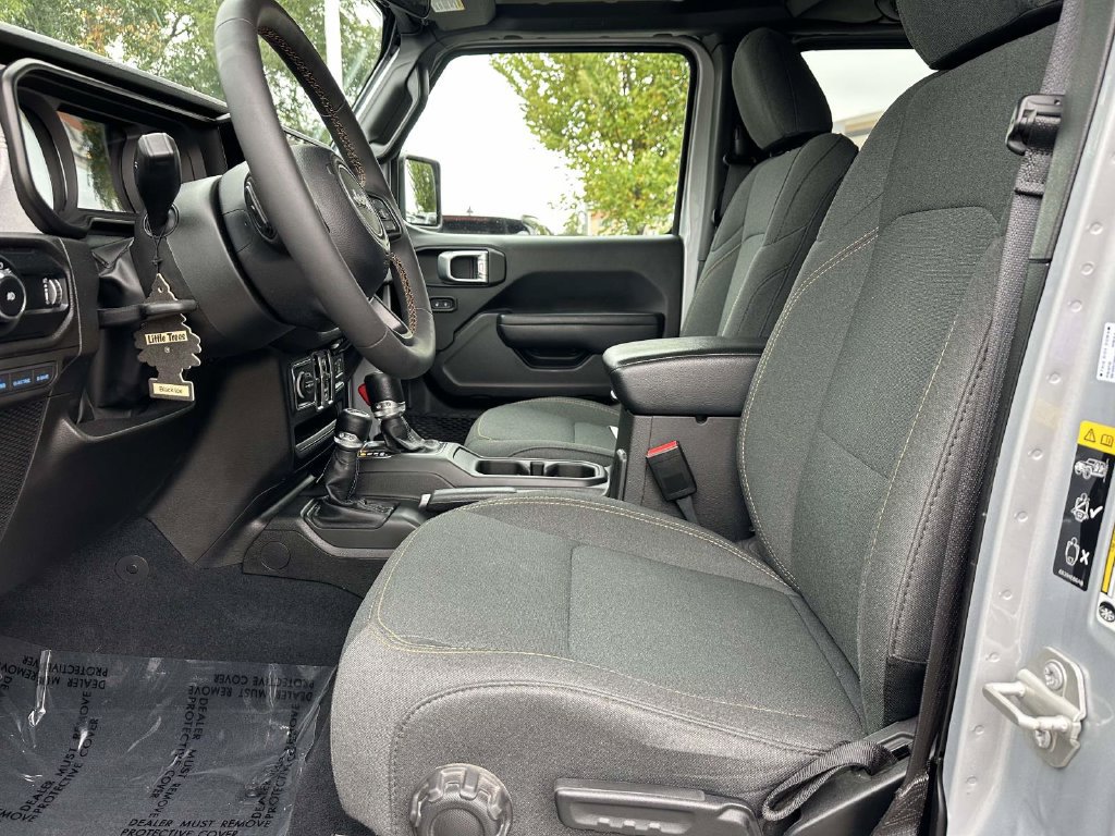 Used 2024 Jeep Wrangler Unlimited w/ Convenience Group AWD/4WD image 14