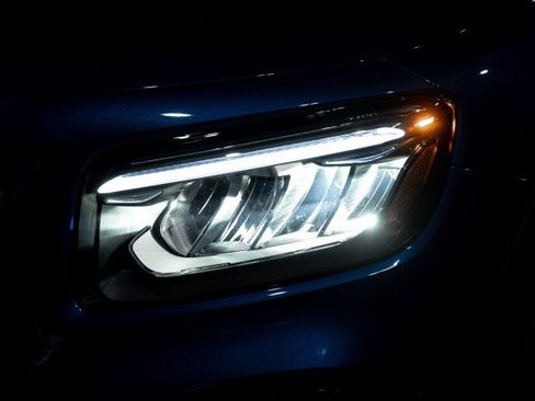 Used 2026 Mercedes-Benz GLB 250 image 8