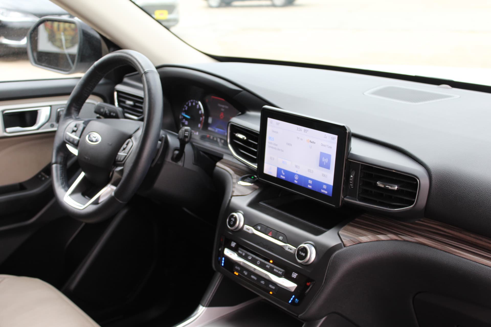 Used 2020 Ford Explorer Limited AWD/4WD image 17
