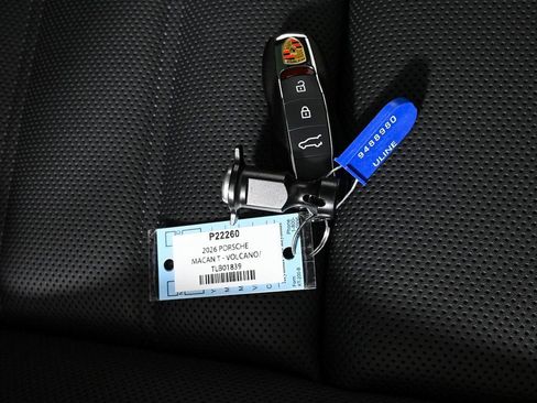 Used 2026 Porsche Macan image 25