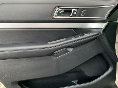 Used 2017 Ford Explorer XLT w/ Equipment Group 202A image 15