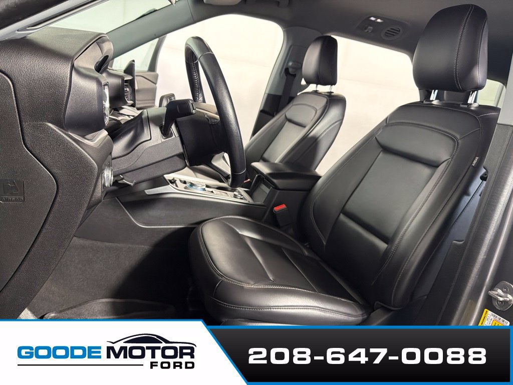 Used 2023 Ford Explorer XLT w/ Equipment Group 202A AWD/4WD image 10