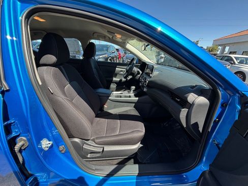 Used 2025 Nissan Sentra SV FWD image 34