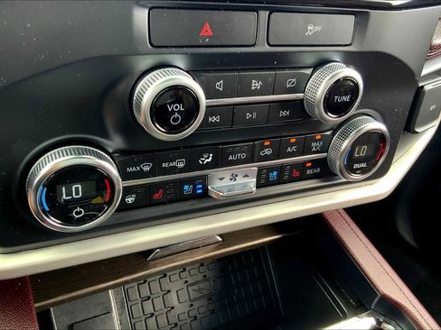 Used 2022 Ford Expedition Limited image 28