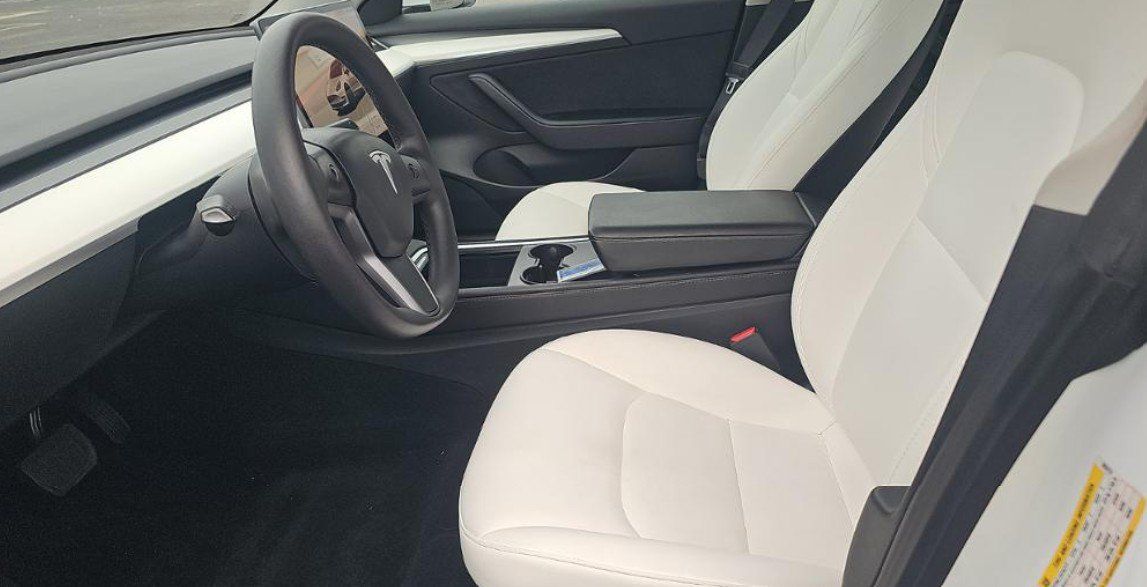 Used 2023 Tesla Model 3 Standard Range RWD image 4