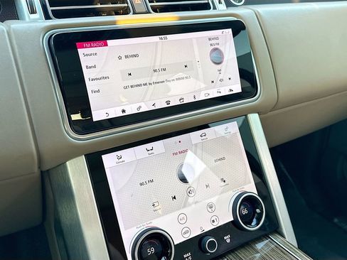 Used 2020 Land Rover Range Rover HSE image 32