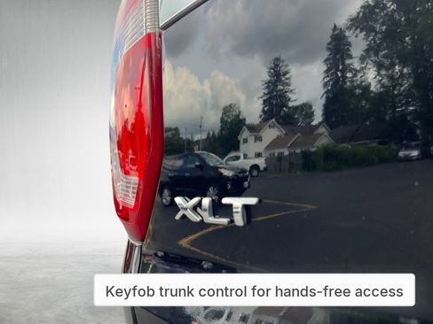 Used 2017 Ford Explorer XLT w/ Equipment Group 202A image 7