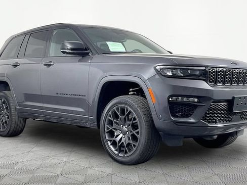 Used 2025 Jeep Grand Cherokee Summit w/ Obsidian Package AWD/4WD image 3