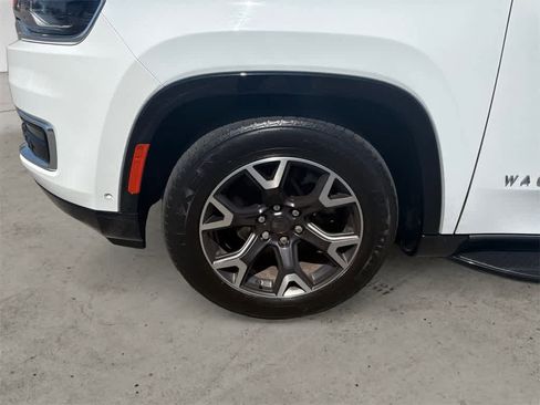 Used 2023 Jeep Wagoneer Series III w/ Preferred Equipment Group image 9