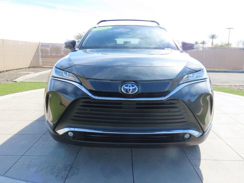 Used 2024 Toyota Venza XLE image 2