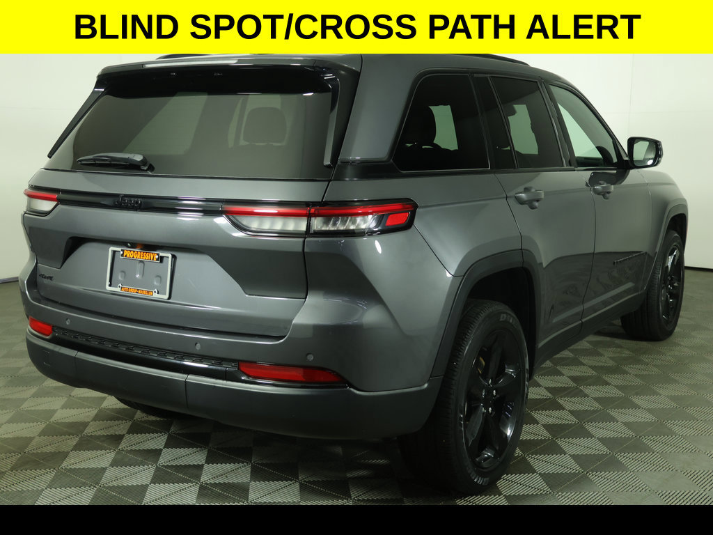 Used 2023 Jeep Grand Cherokee Altitude AWD/4WD image 11