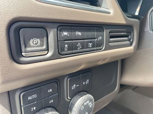 Used 2022 Chevrolet Tahoe Z71 w/ Luxury Package AWD/4WD image 10