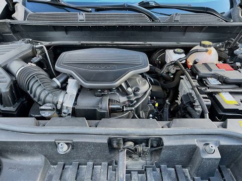 Used 2023 GMC Acadia Denali w/ Denali Technology Package image 32