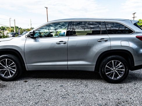 Used 2018 Toyota Highlander XLE FWD image 19