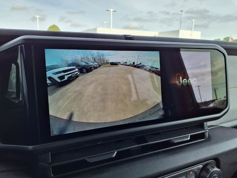 Used 2026 Jeep Wrangler Sport S image 12