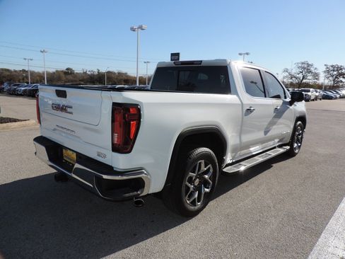 Certified 2023 GMC Sierra 1500 SLT image 9