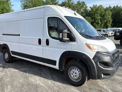 Used 2024 RAM ProMaster 2500 w/ Convenience Group FWD image 5
