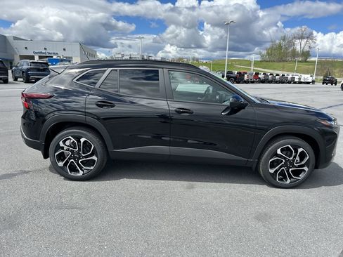 New 2026 Chevrolet Trax RS w/ Sunroof Package FWD image 8