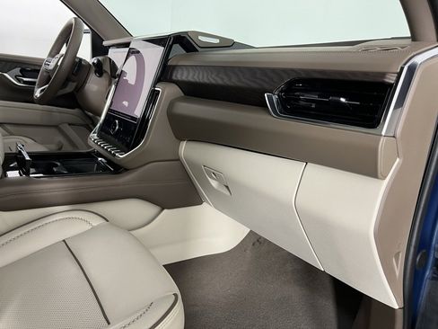 Used 2025 GMC Yukon Denali image 35