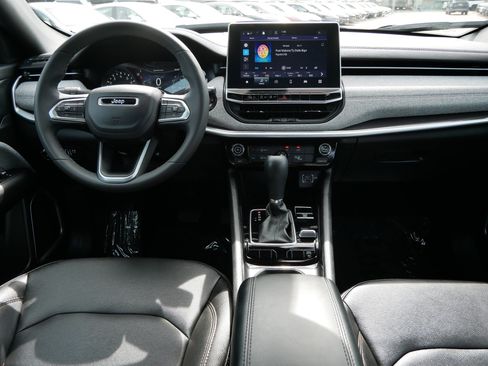 Used 2023 Jeep Compass Latitude AWD/4WD image 10
