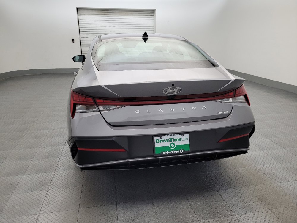 Used 2025 Hyundai Elantra Limited FWD image 6