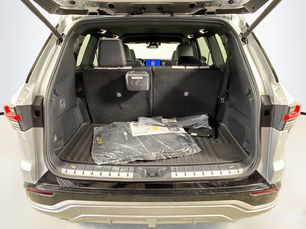 Certified 2026 Lexus TX 500h AWD w/ Technology Package image 27