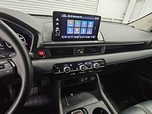 Used 2025 Honda Pilot EX-L image 13