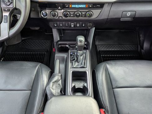 Used 2018 Toyota Tacoma TRD Sport image 20