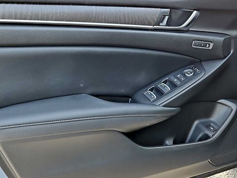 Used 2021 Honda Accord Touring image 12