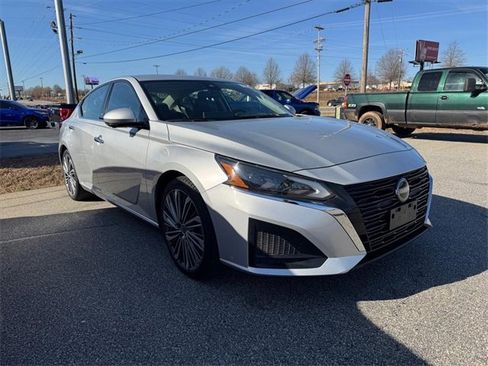 Used 2023 Nissan Altima 2.5 SL image 1