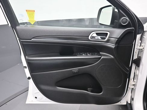 Used 2020 Jeep Grand Cherokee Limited AWD/4WD image 9