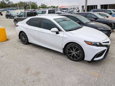 Used 2023 Toyota Camry SE image 7