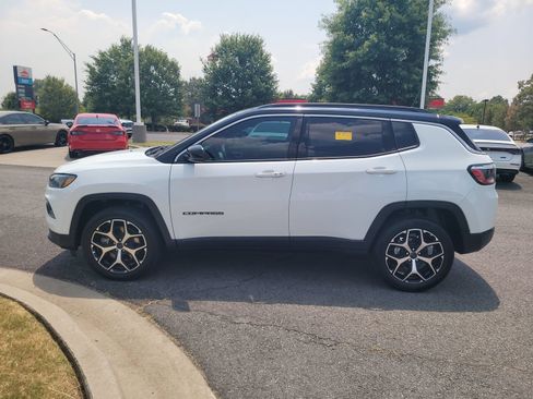 Used 2025 Jeep Compass Limited AWD/4WD image 6