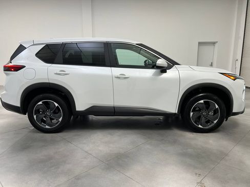 Used 2025 Nissan Rogue SV AWD/4WD image 10