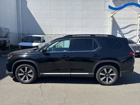 Certified 2023 Honda Pilot Touring image 3