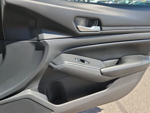 Used 2025 Nissan Altima 2.5 SV FWD image 13