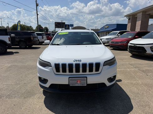 Used 2019 Jeep Cherokee Latitude Plus w/ Comfort/Convenience Group AWD/4WD image 3